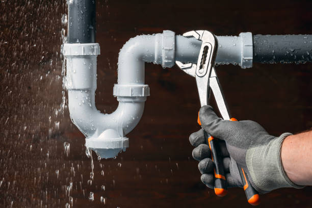 Professional Emergency Plumber technician working in Kipling, OH